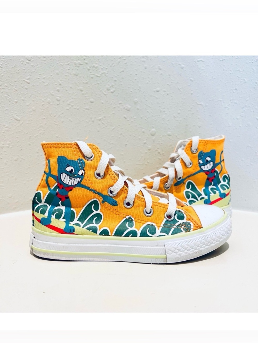 Converse Kids Custom Rare Unisex Hi Top Yellow Sneakers
Size 12